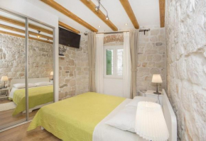  Apartments Stone Elegance  Сплит